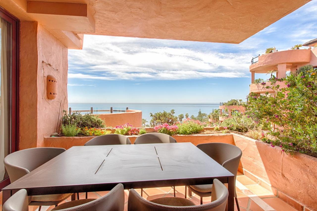 Bahia Beach Apartments Estepona Eksteriør billede