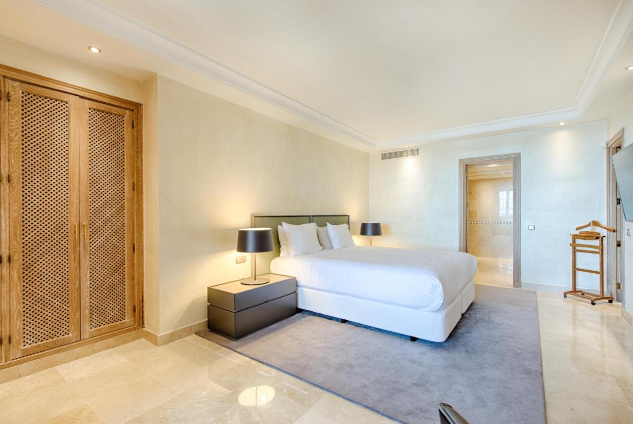 Bahia Beach Apartments Estepona Eksteriør billede