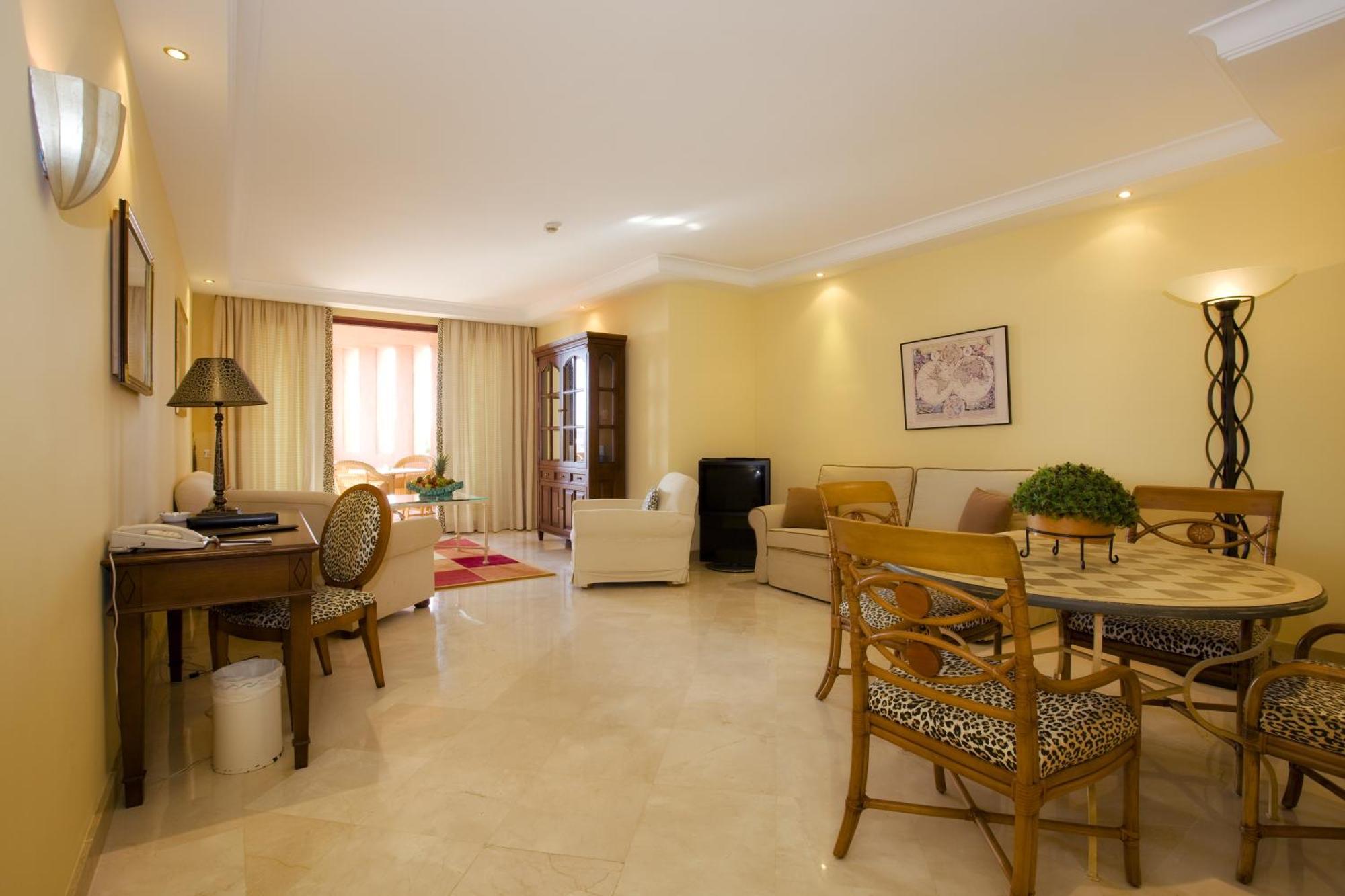 Bahia Beach Apartments Estepona Værelse billede