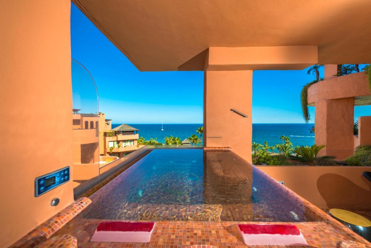 Bahia Beach Apartments Estepona Eksteriør billede