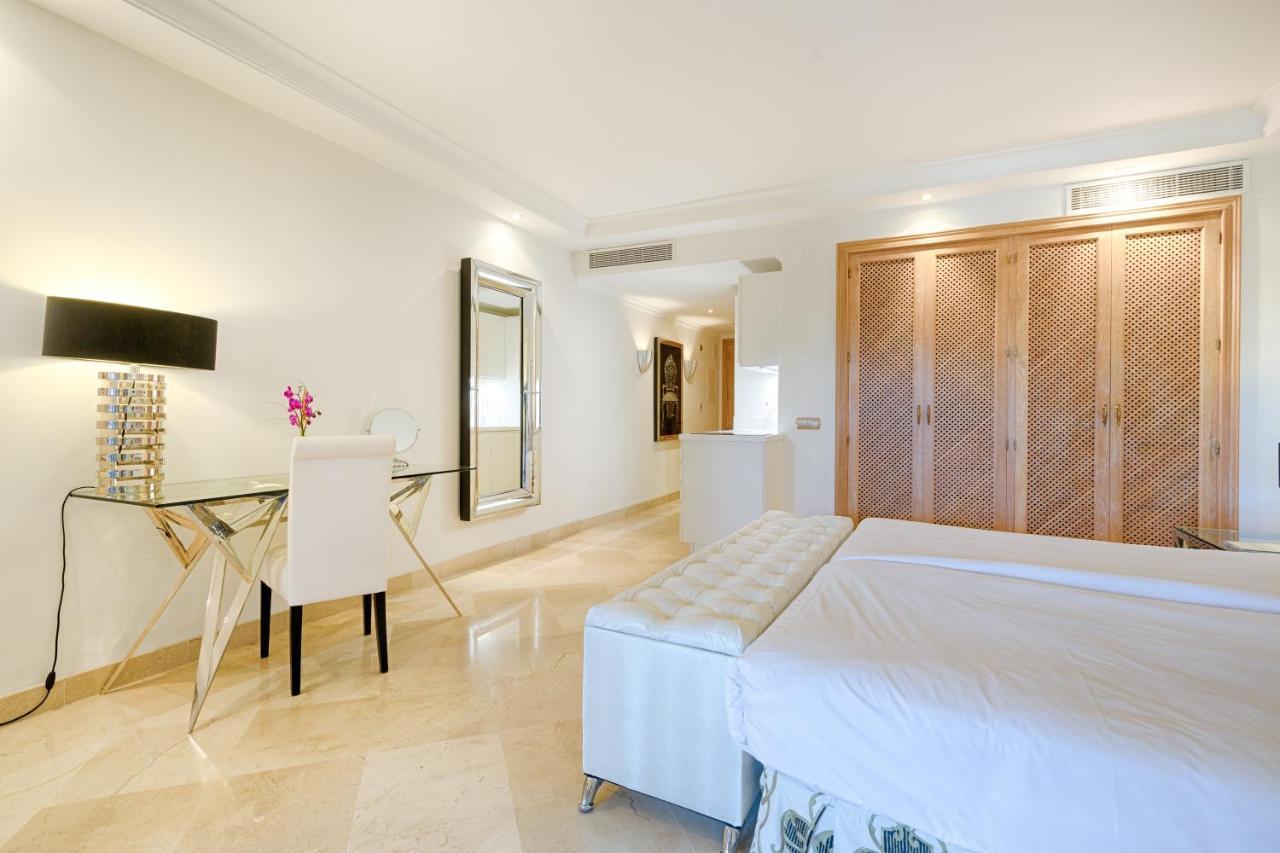 Bahia Beach Apartments Estepona Eksteriør billede