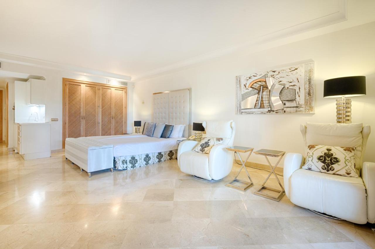 Bahia Beach Apartments Estepona Eksteriør billede